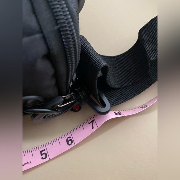 NWOT- padded camera bag w/ camera rain cover. - Picture 6 of 7